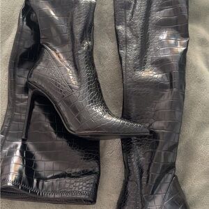 Black Crocodile Pattern Women's Boots